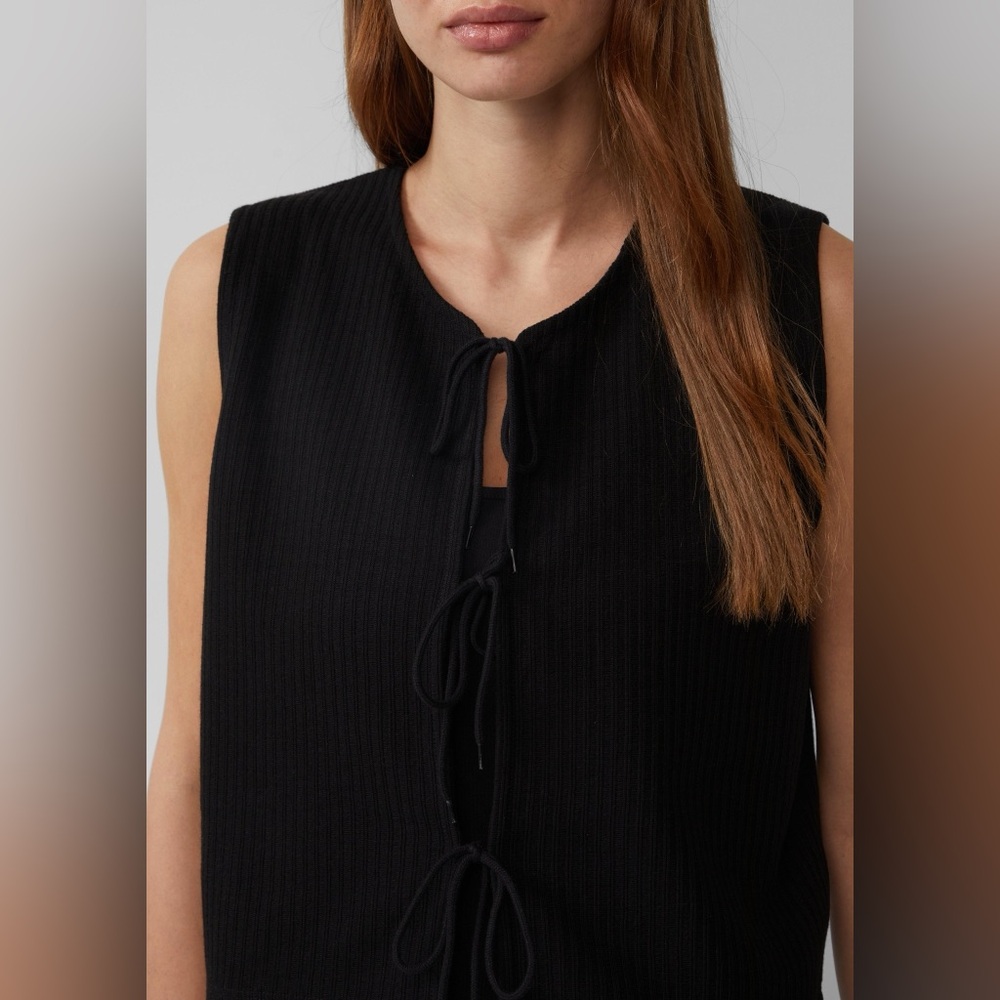 Abercrombie & Fitch Black Ribbed Tie-Front Sleeveless Top